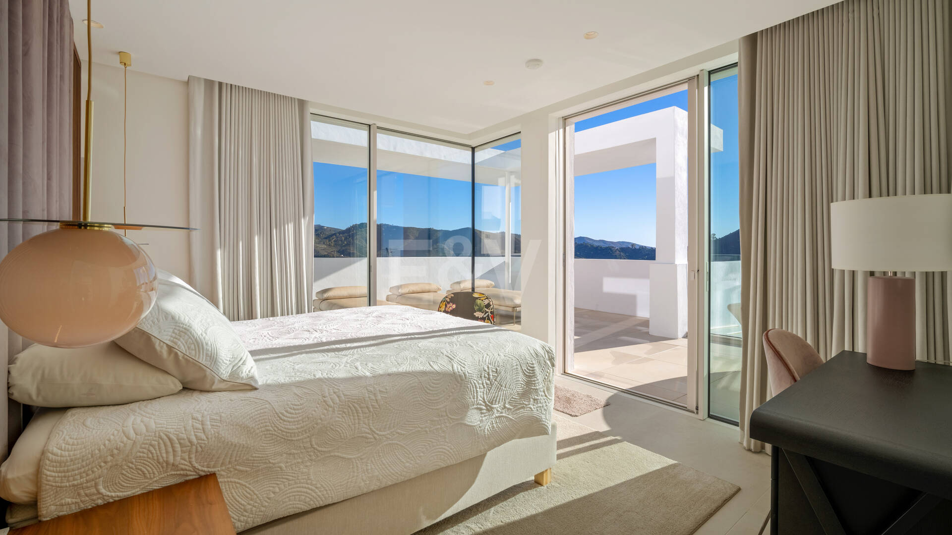 Atemberaubendes Duplex-Penthouse in Palo Alto mit Wintergarten und privatem Pool