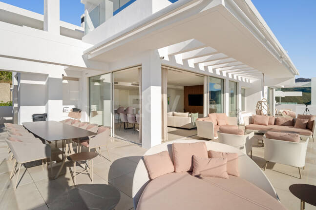 Atemberaubendes Duplex-Penthouse in Palo Alto mit Wintergarten und privatem Pool