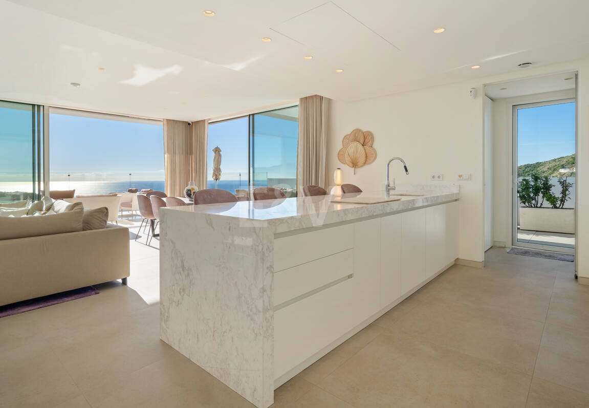 Atemberaubendes Duplex-Penthouse in Palo Alto mit Wintergarten und privatem Pool