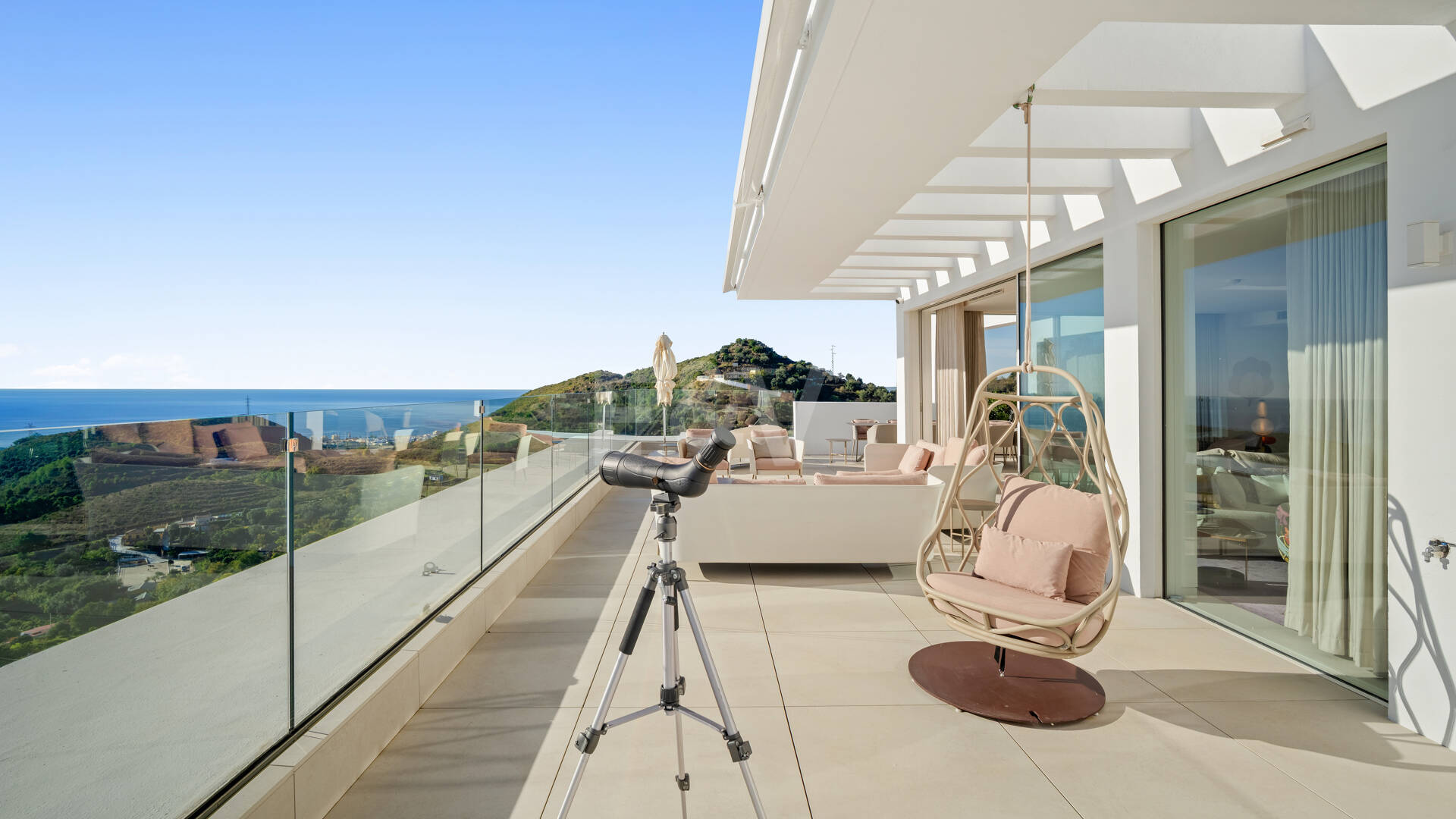 Atemberaubendes Duplex-Penthouse in Palo Alto mit Wintergarten und privatem Pool