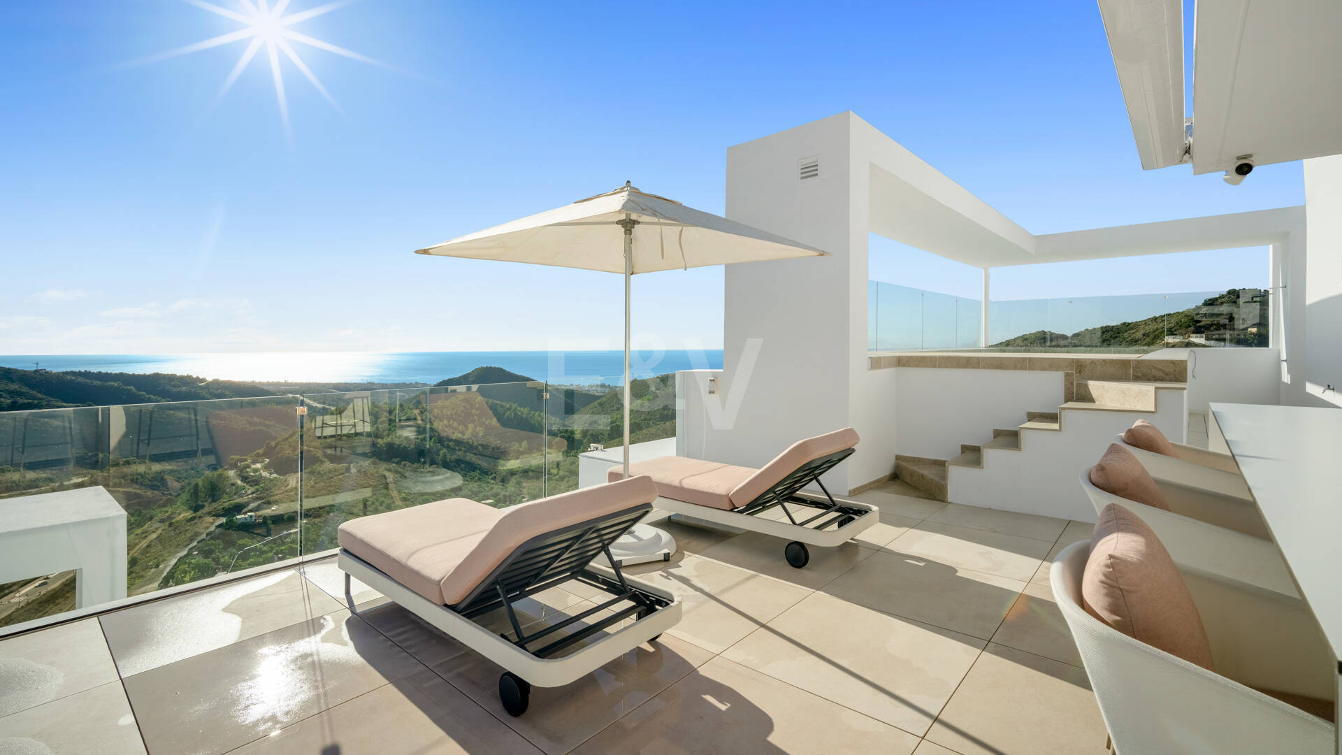 Atemberaubendes Duplex-Penthouse in Palo Alto mit Wintergarten und privatem Pool