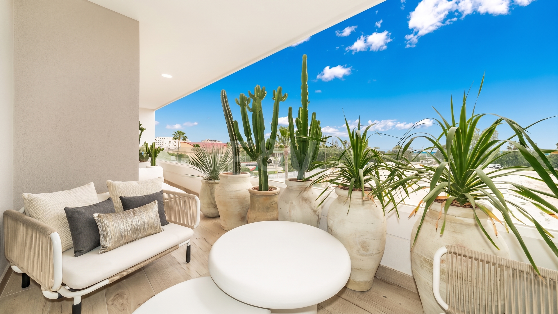 Südorientierte Wohnung mit Meerblick nahe Puerto Banús