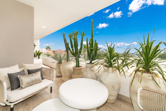 Südorientierte Wohnung mit Meerblick nahe Puerto Banús