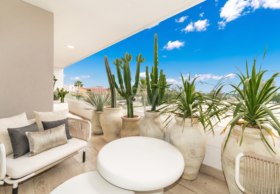 Südorientierte Wohnung mit Meerblick nahe Puerto Banús