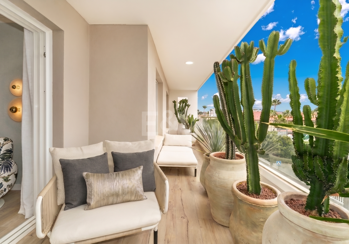 Lyxlägenhet med havsutsikt nära Puerto Banús