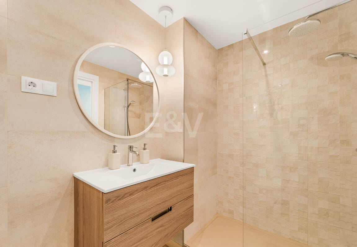 Südorientierte Wohnung mit Meerblick nahe Puerto Banús