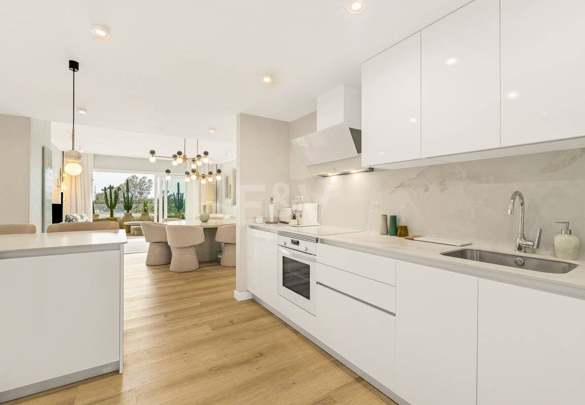 Südorientierte Wohnung mit Meerblick nahe Puerto Banús
