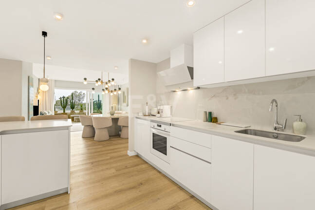 Südorientierte Wohnung mit Meerblick nahe Puerto Banús