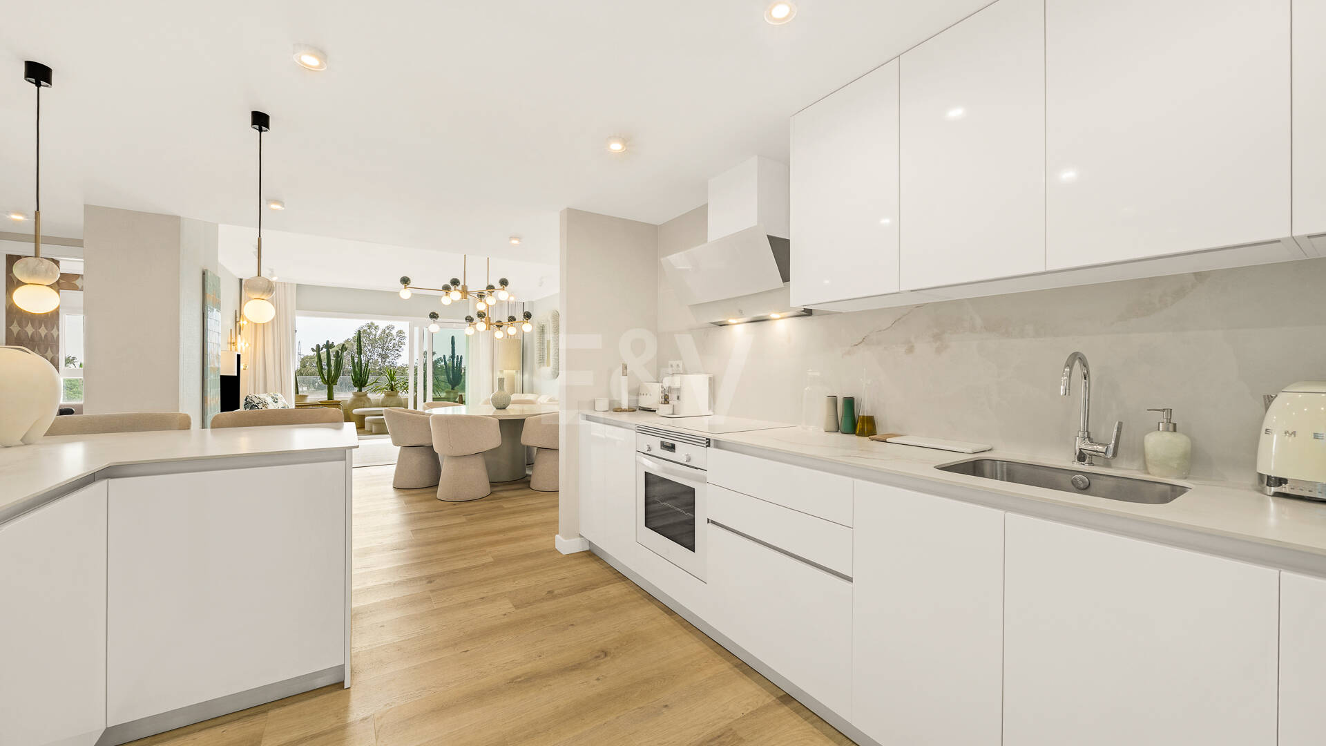 Südorientierte Wohnung mit Meerblick nahe Puerto Banús