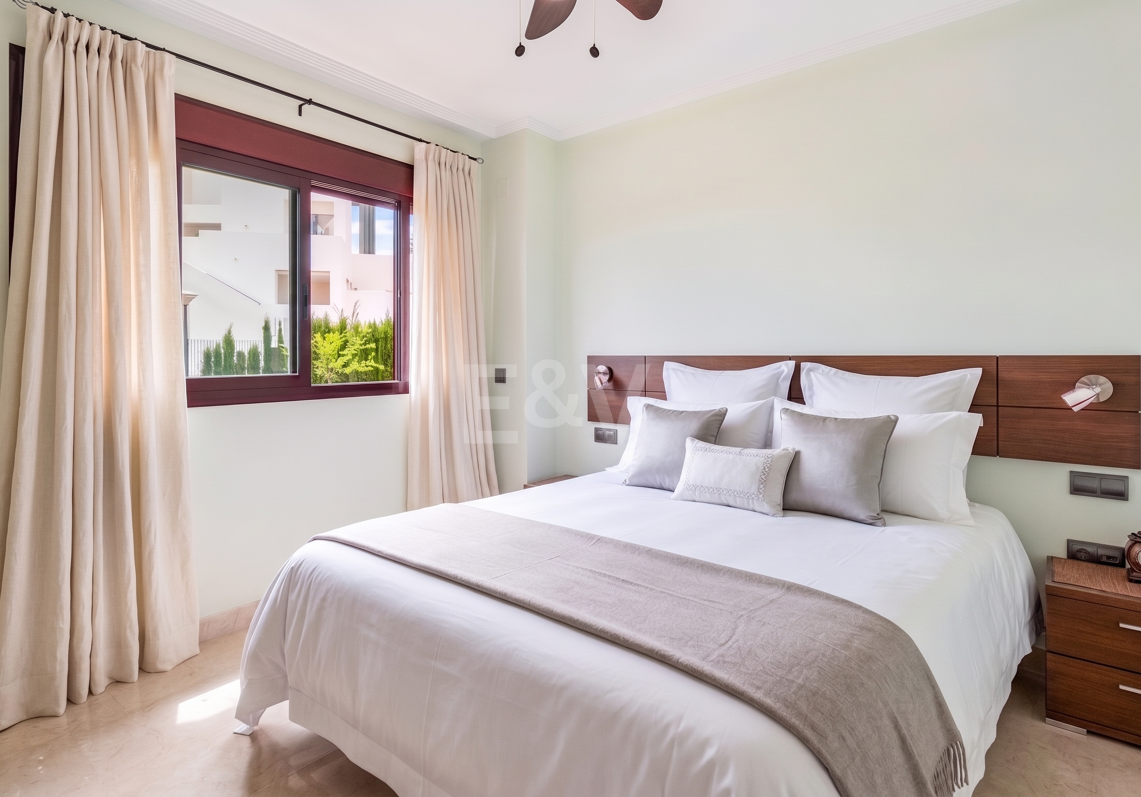 Helle Wohnung mit Panoramablick auf Meer und Berge