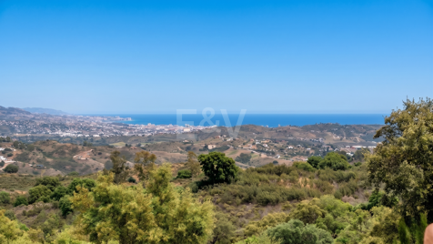 Bright Apartment with Panoramic Sea and Mountain Views