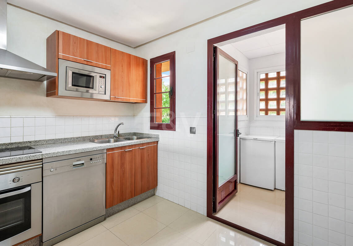 Helle Wohnung mit Panoramablick auf Meer und Berge