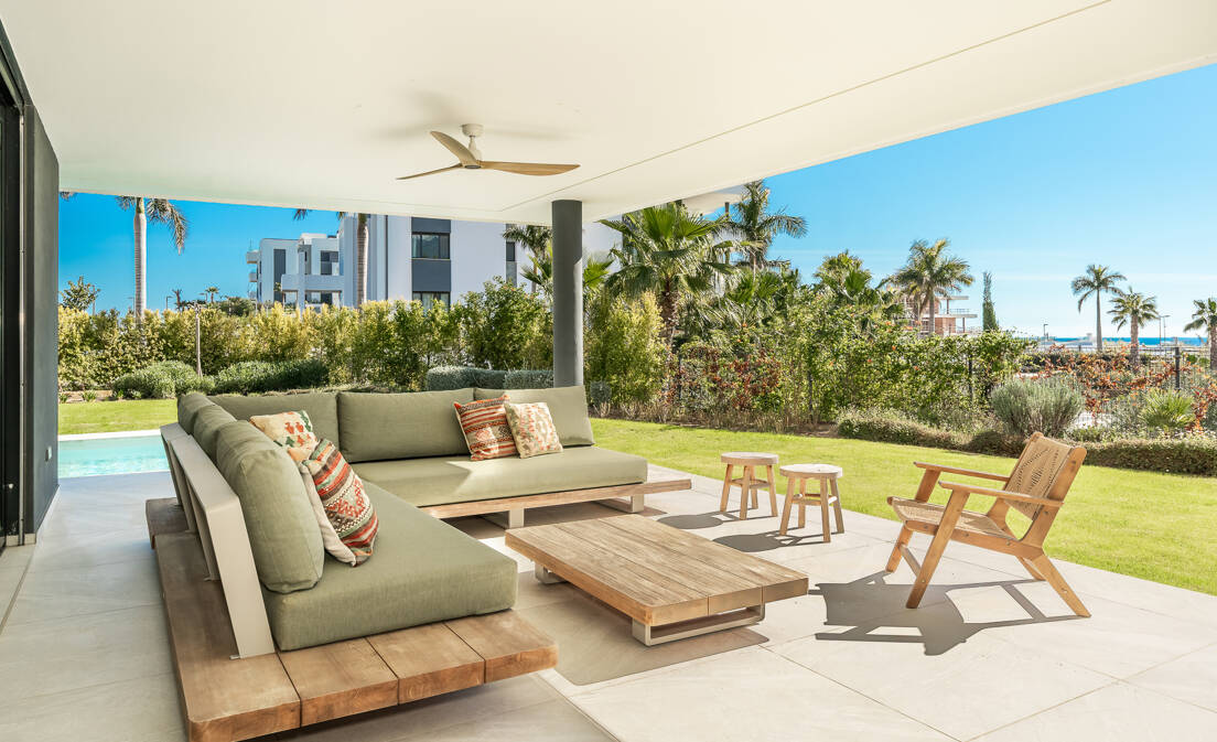 Elegante Gartenwohnung mit privatem Pool in exklusiver Resortanlage