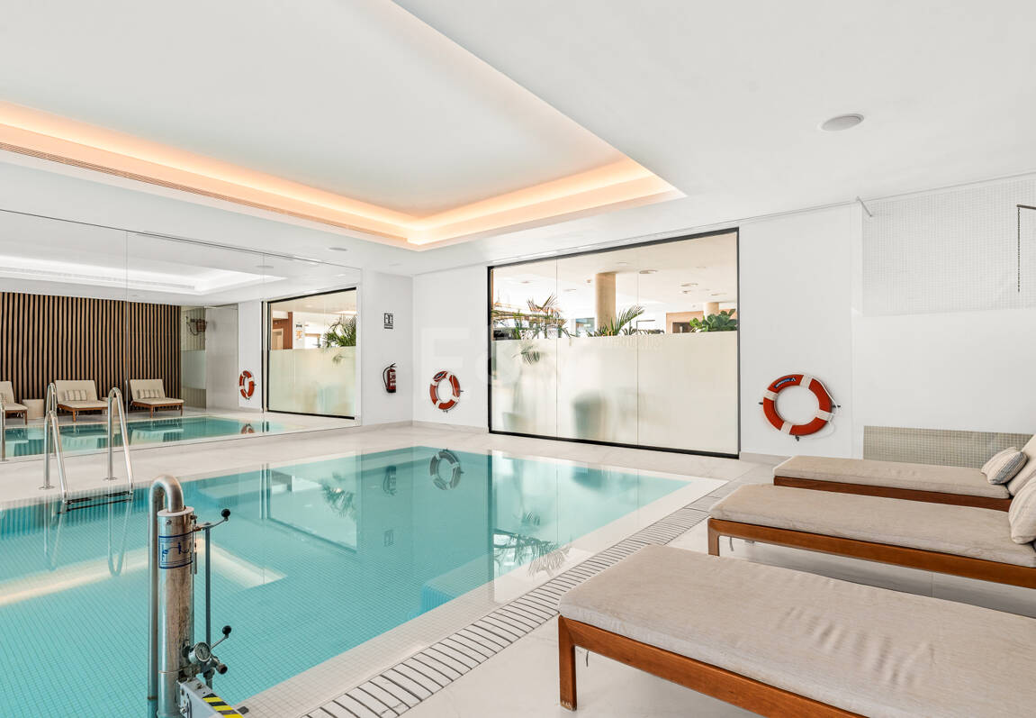 Elegante Gartenwohnung mit privatem Pool in exklusiver Resortanlage