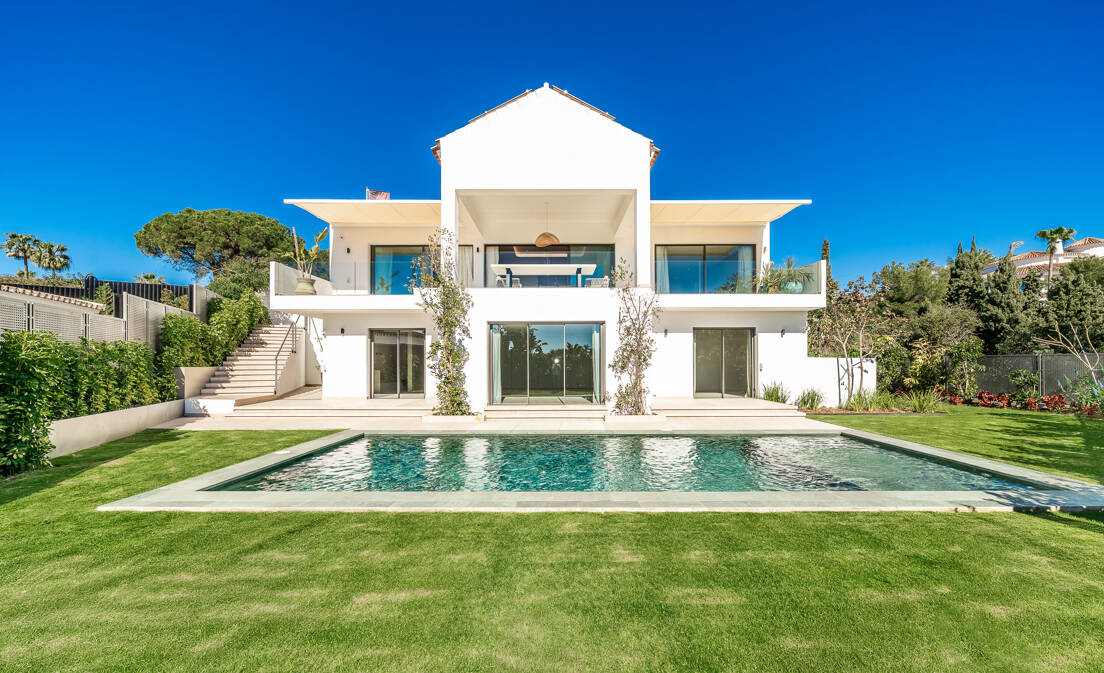 Modernes architektonisches Paradies: Individuelles Design mit Meerblick