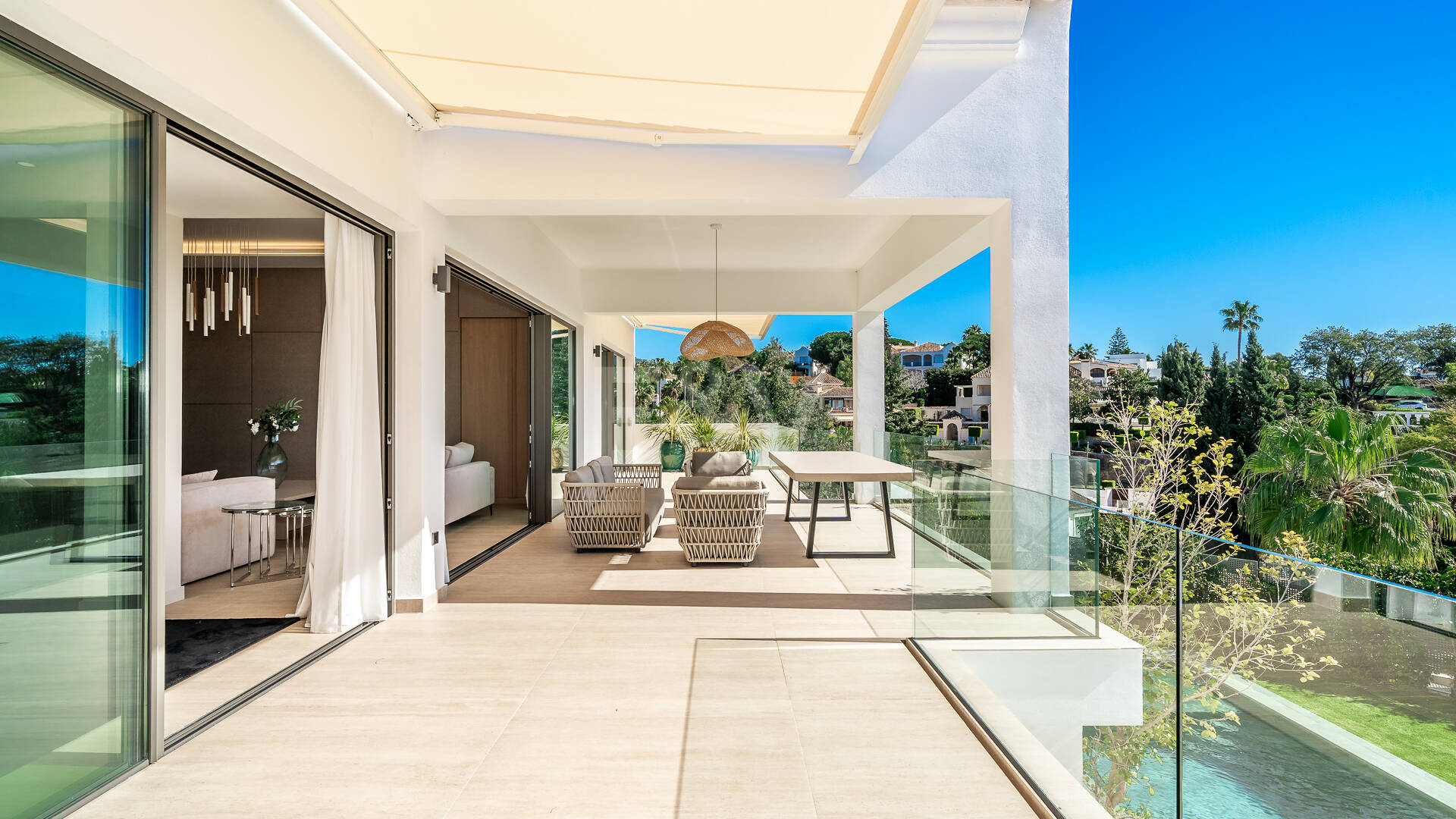 Modern Architectural Sanctuary: Bespoke Design with Sea Views