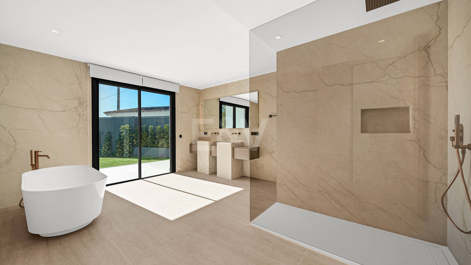 Modern Architectural Sanctuary: Bespoke Design with Sea Views