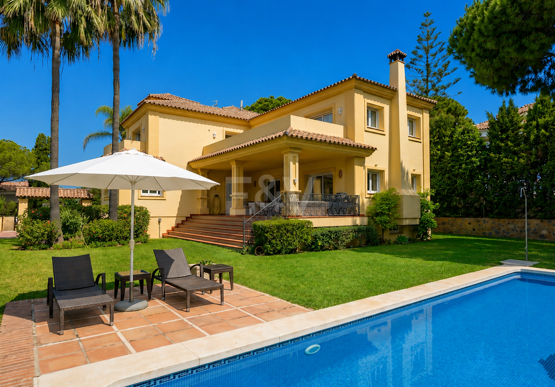 Elegante Villa mit Meerblick und fußläufig zum Strand