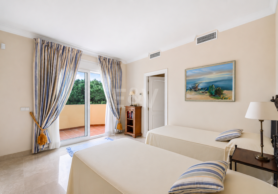 Elegante Villa mit Meerblick und fußläufig zum Strand