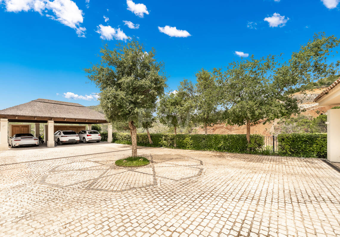 Casa Colinas: Turnkey Villa with Panoramic Sea & Mountain Views in a gated community
