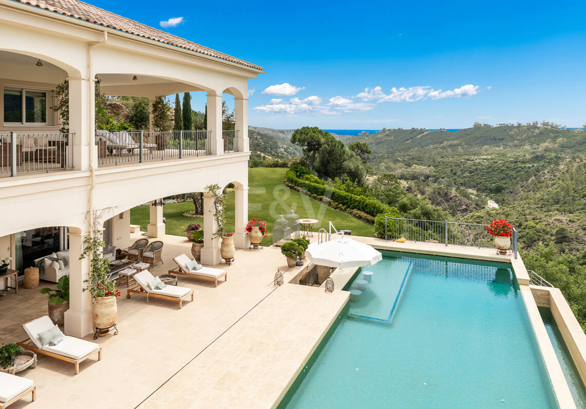 Casa Colinas: Turnkey Villa with Panoramic Sea & Mountain Views in a gated community