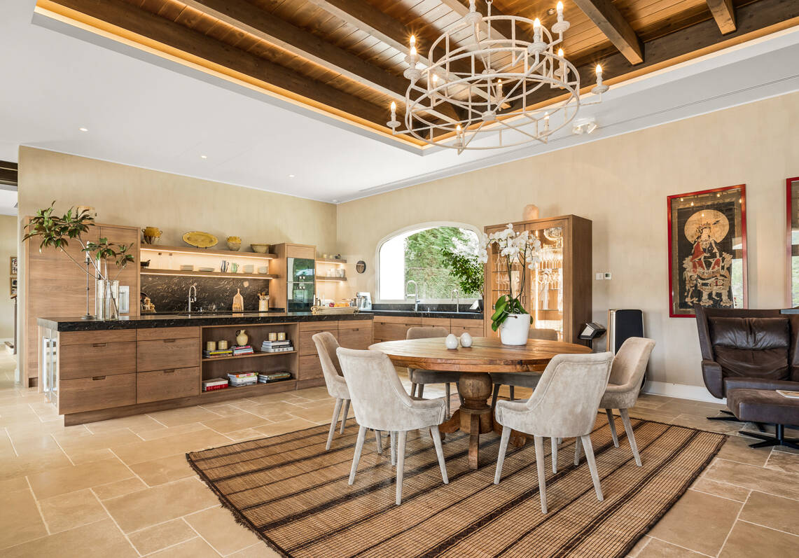 Casa Colinas: Turnkey Villa with Panoramic Sea & Mountain Views in a gated community