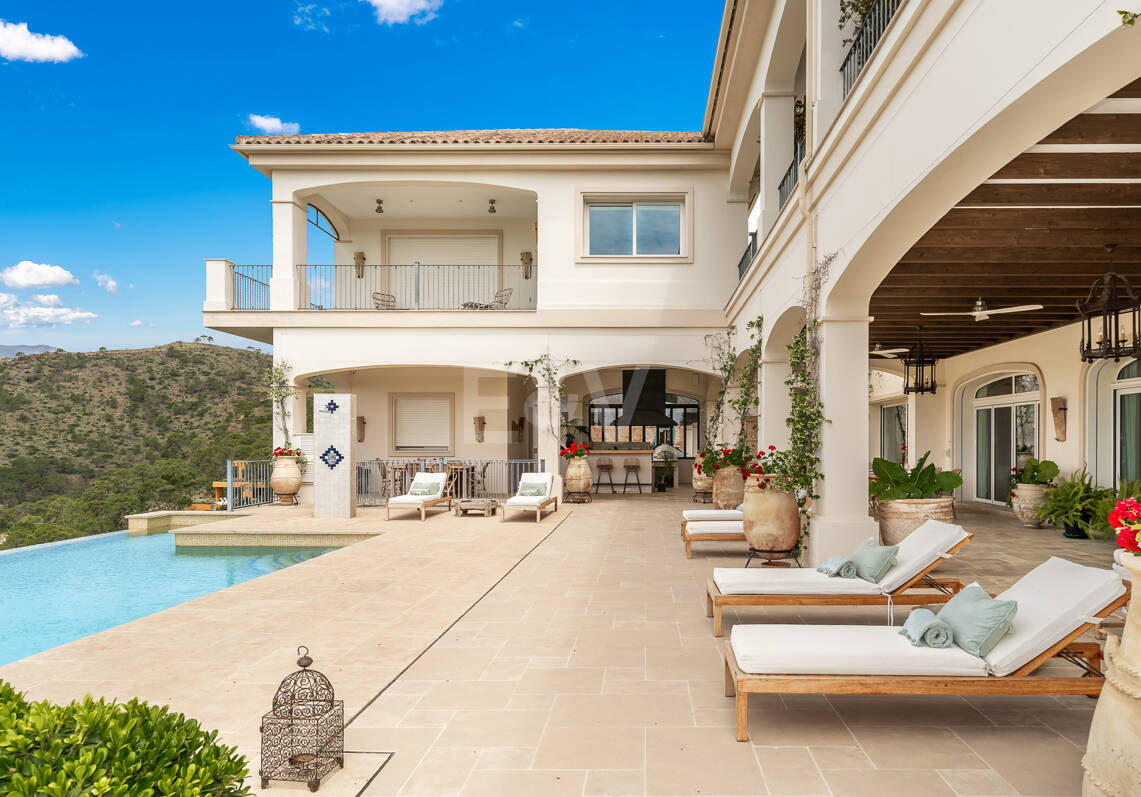 Casa Colinas: Turnkey Villa with Panoramic Sea & Mountain Views in a gated community