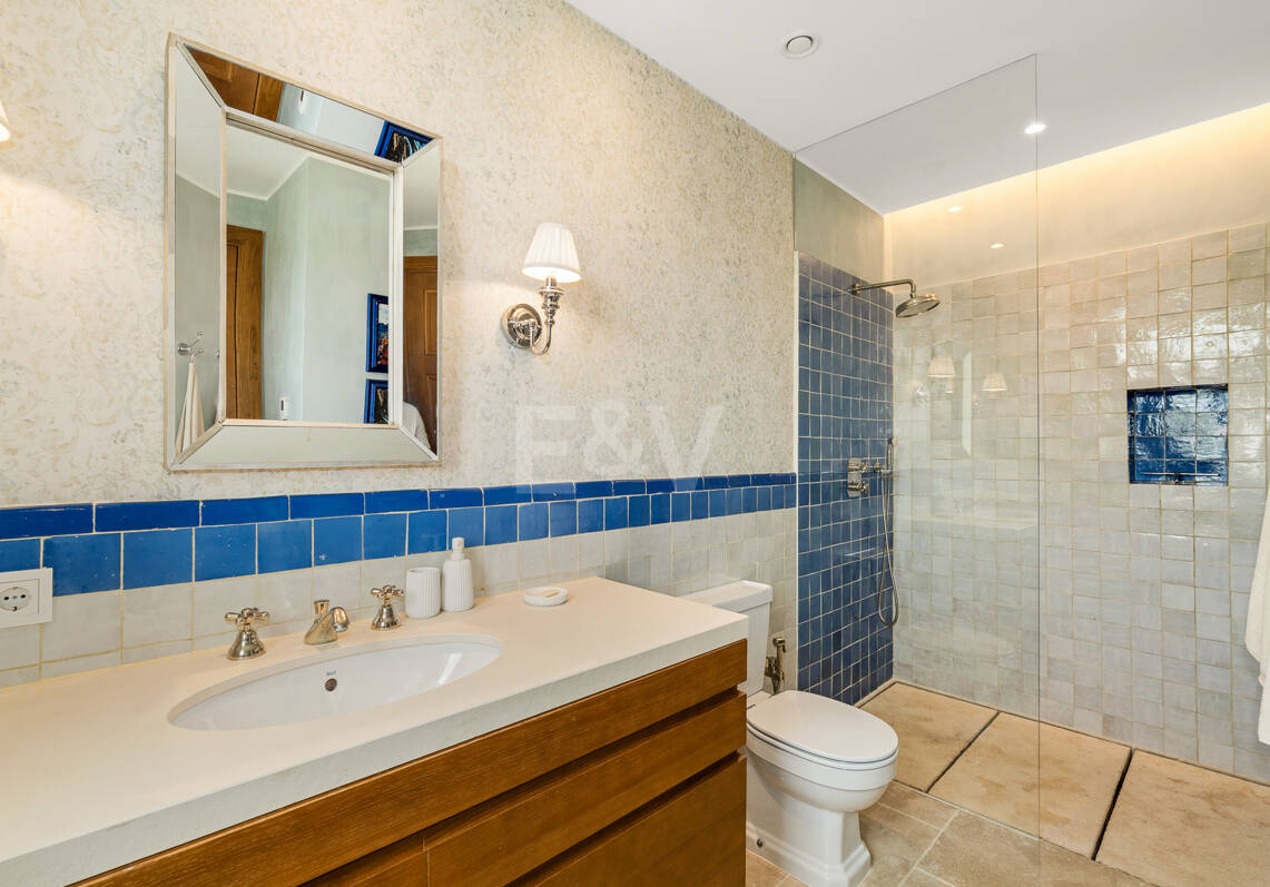 Casa Colinas: Turnkey Villa with Panoramic Sea & Mountain Views in a gated community