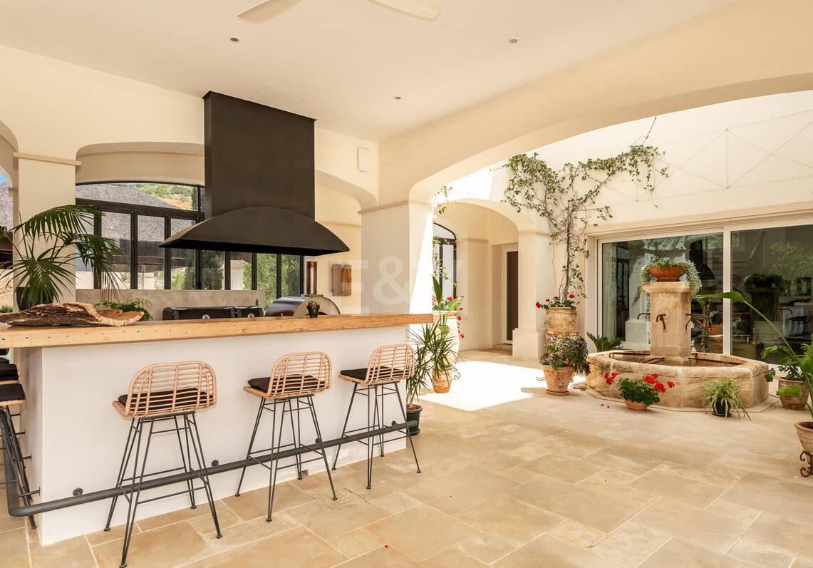 Casa Colinas: Turnkey Villa with Panoramic Sea & Mountain Views in a gated community
