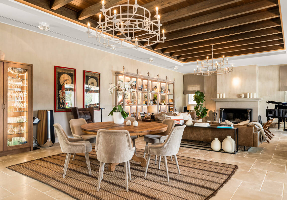 Casa Colinas: Turnkey Villa with Panoramic Sea & Mountain Views in a gated community
