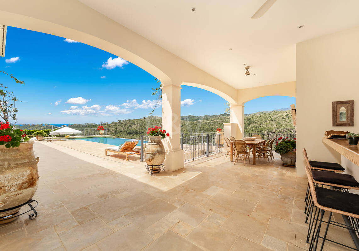 Casa Colinas: Turnkey Villa with Panoramic Sea & Mountain Views in a gated community