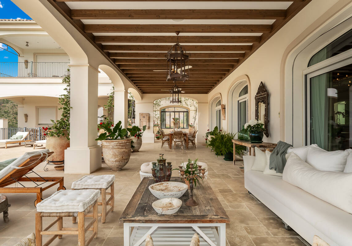Casa Colinas: Turnkey Villa with Panoramic Sea & Mountain Views in a gated community