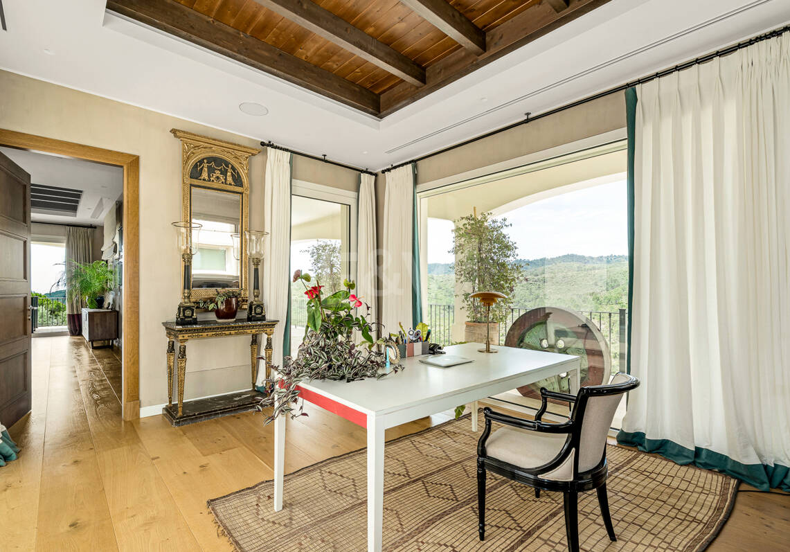Casa Colinas: Turnkey Villa with Panoramic Sea & Mountain Views in a gated community