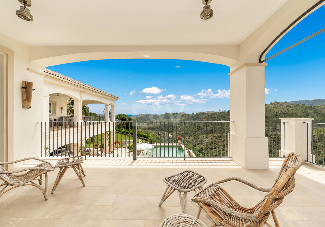 Casa Colinas: Turnkey Villa with Panoramic Sea & Mountain Views in a gated community