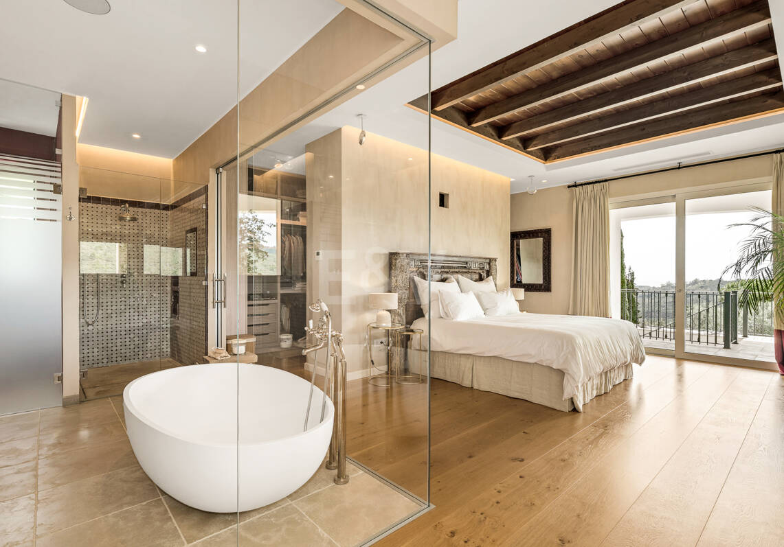 Casa Colinas: Turnkey Villa with Panoramic Sea & Mountain Views in a gated community