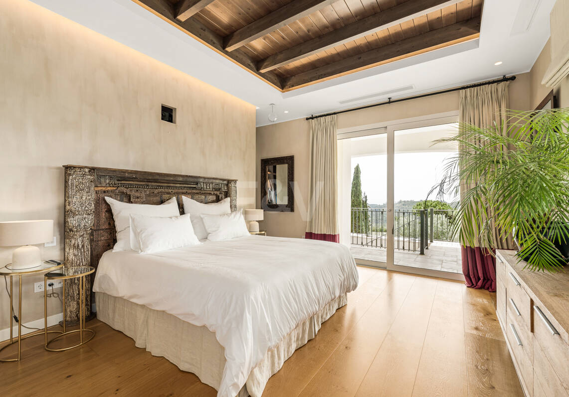 Casa Colinas: Turnkey Villa with Panoramic Sea & Mountain Views in a gated community