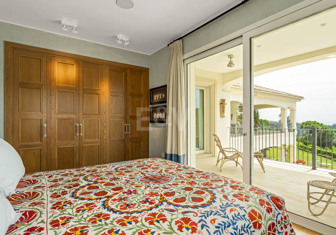 Casa Colinas: Turnkey Villa with Panoramic Sea & Mountain Views in a gated community