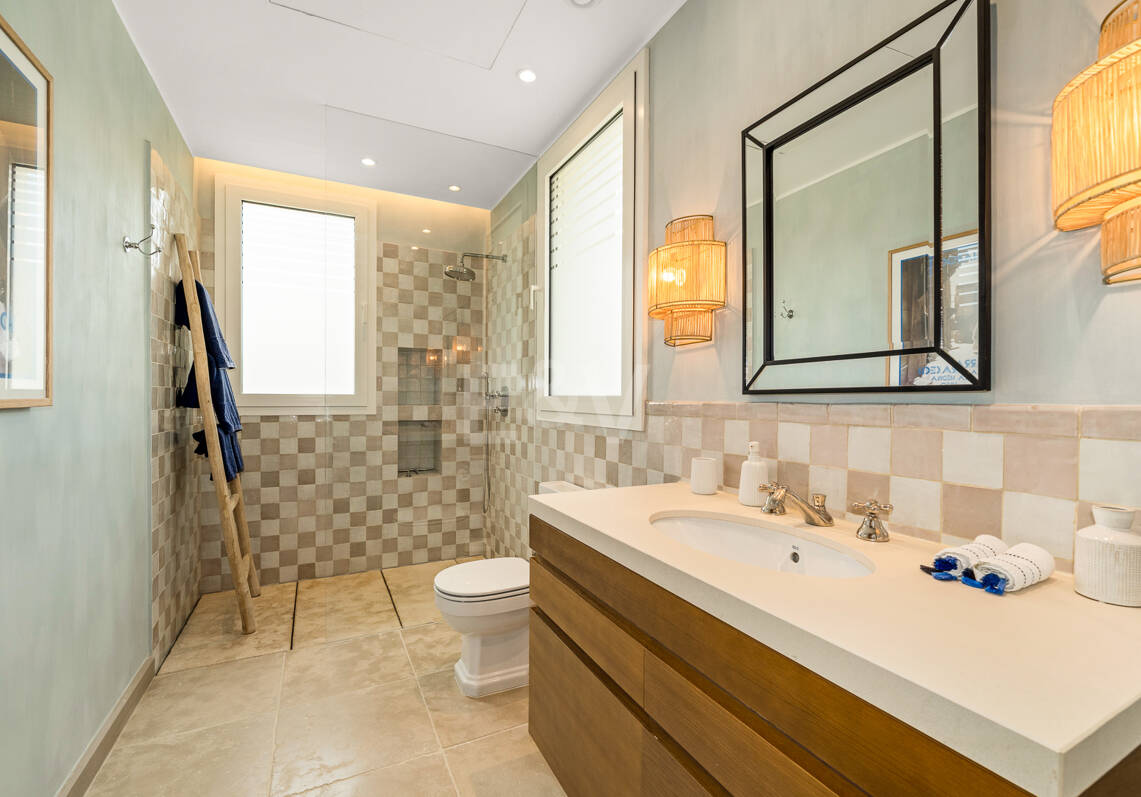 Casa Colinas: Turnkey Villa with Panoramic Sea & Mountain Views in a gated community