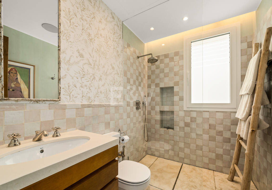 Casa Colinas: Turnkey Villa with Panoramic Sea & Mountain Views in a gated community