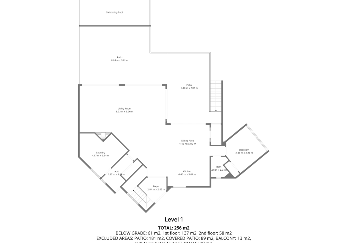 Elegante villa junto a la playa en el este de Marbella con piscina, jacuzzi, campo de golf y a un paso de los servicios