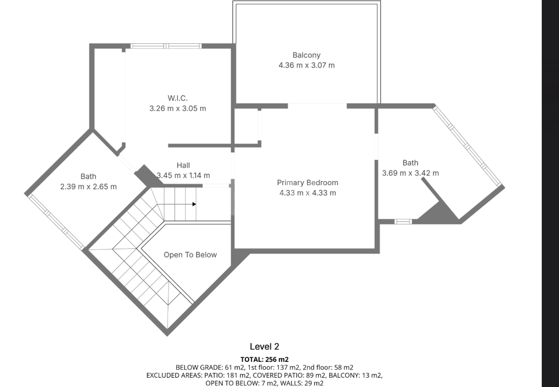 Elegante villa junto a la playa en el este de Marbella con piscina, jacuzzi, campo de golf y a un paso de los servicios