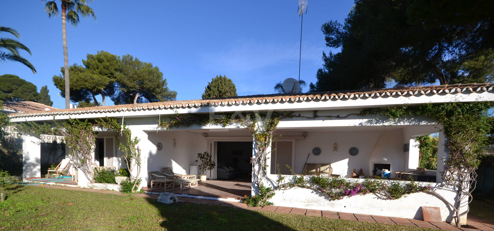 Beachfront bungalow in Los Monteros