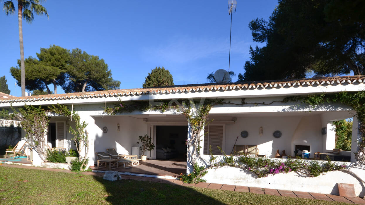 Beachfront bungalow in Los Monteros