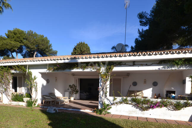 Beachfront bungalow in Los Monteros