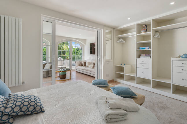 Villa familiar excepcional con vistas panorámicas al mar, cerca de la Milla de Oro de Marbella