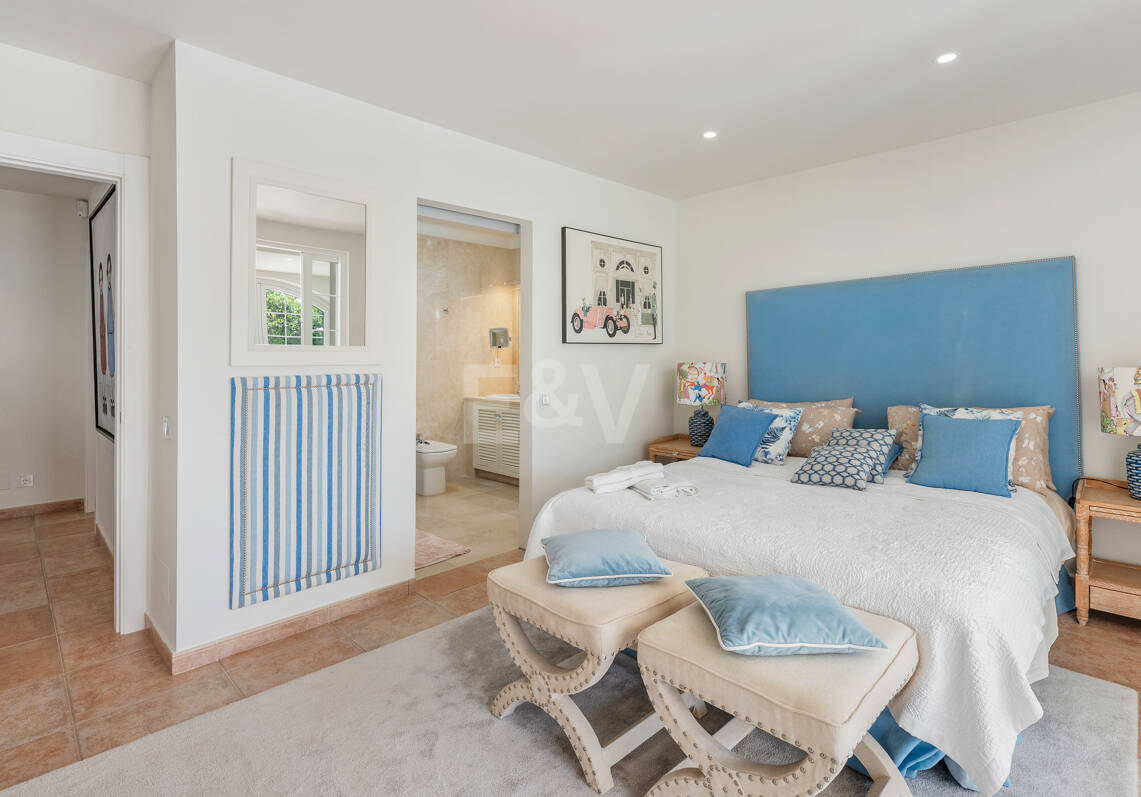 Villa familiar excepcional con vistas panorámicas al mar, cerca de la Milla de Oro de Marbella