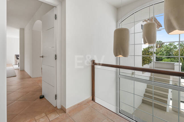 Villa familiar excepcional con vistas panorámicas al mar, cerca de la Milla de Oro de Marbella