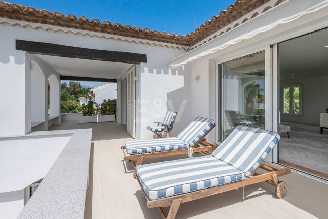 Villa familiar excepcional con vistas panorámicas al mar, cerca de la Milla de Oro de Marbella