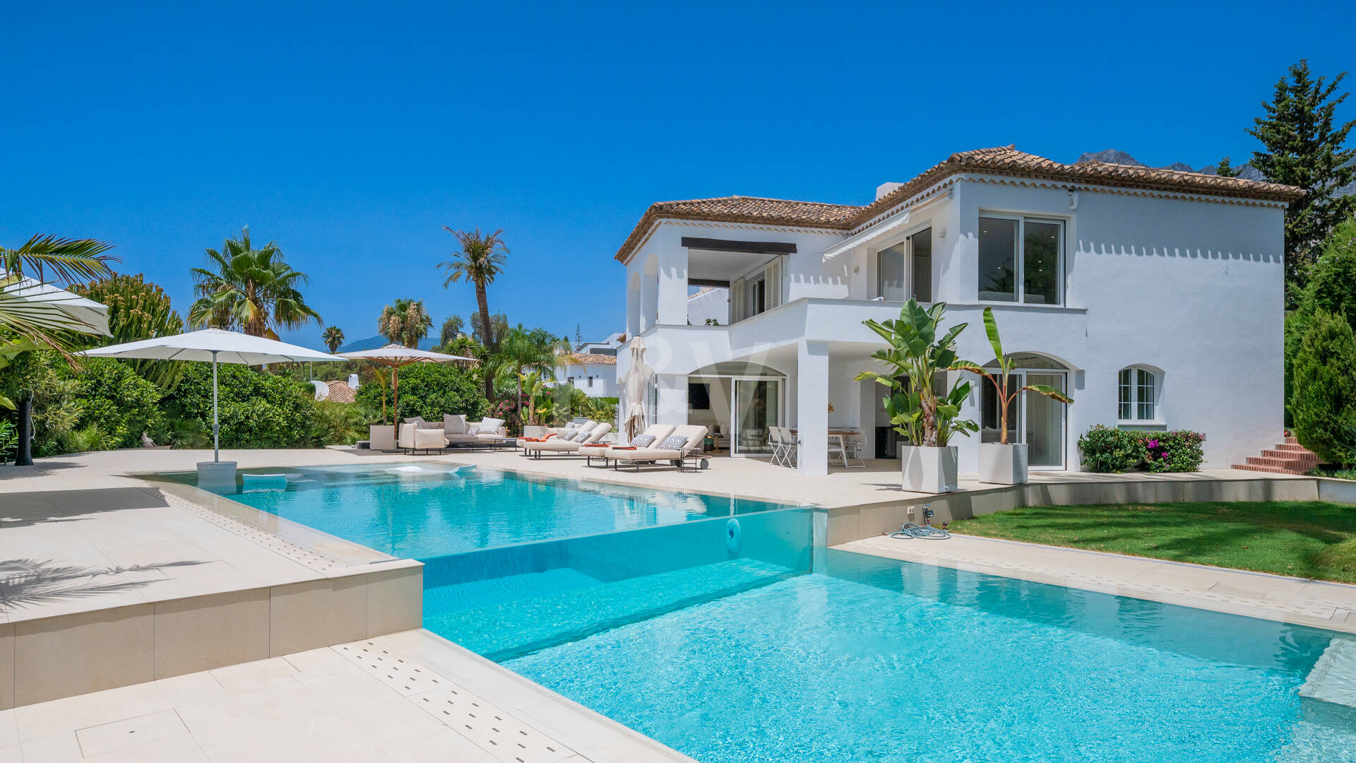 Villa familiar excepcional con vistas panorámicas al mar, cerca de la Milla de Oro de Marbella