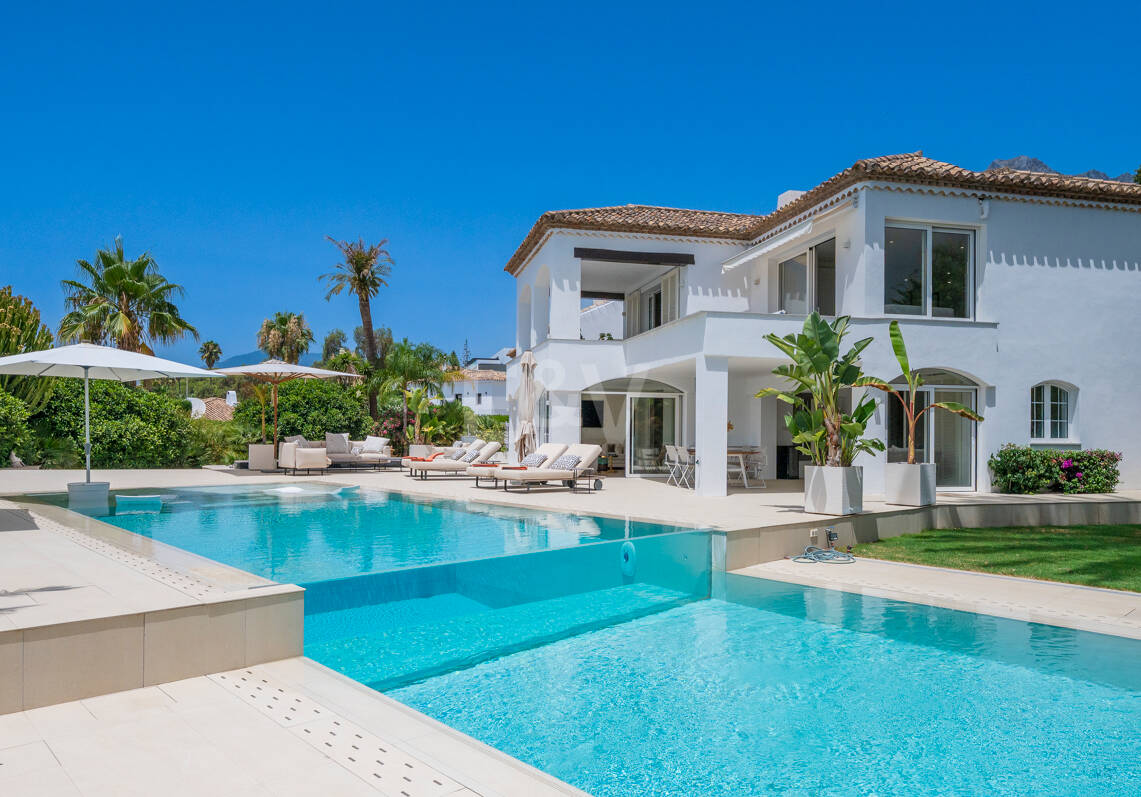Villa familiar excepcional con vistas panorámicas al mar, cerca de la Milla de Oro de Marbella